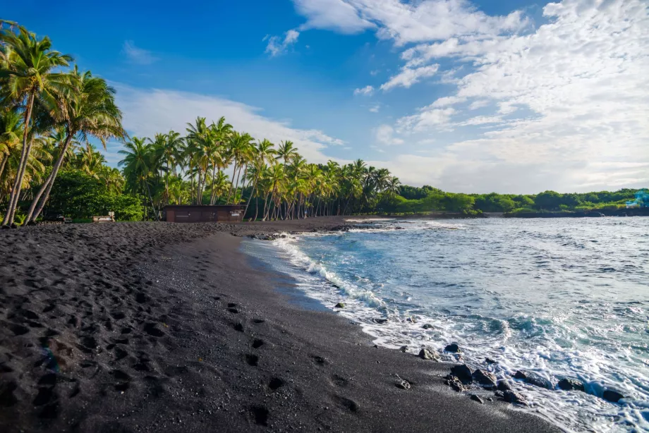 Spiaggia di sabbia nera