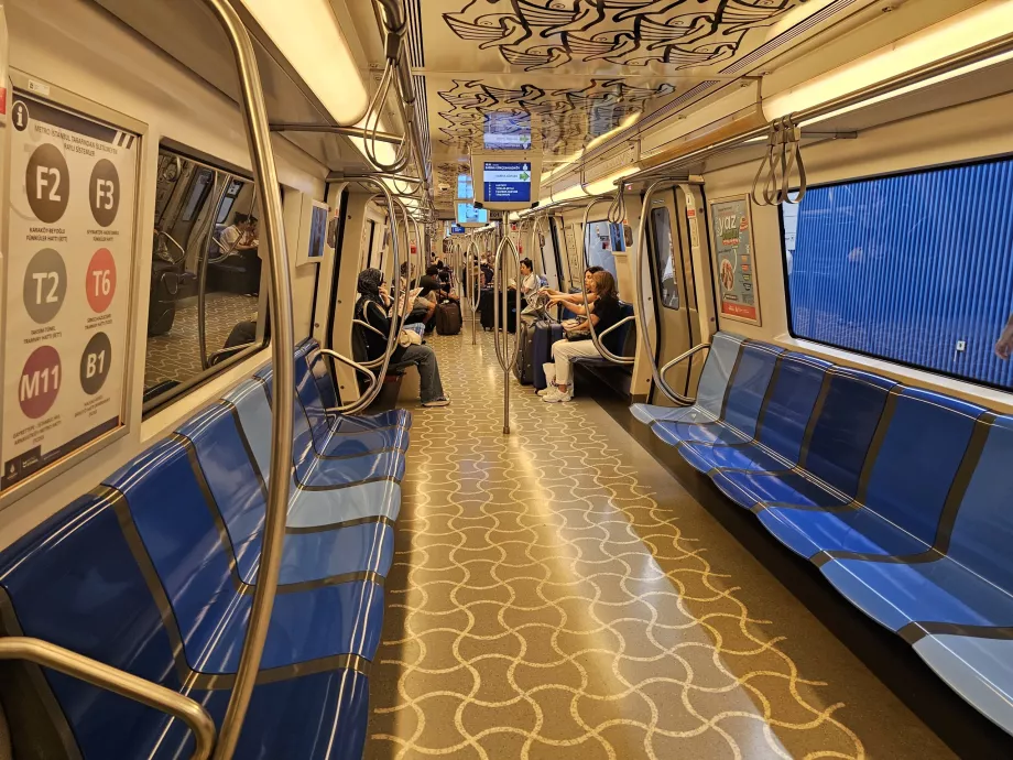 Interni dell'auto metropolitana