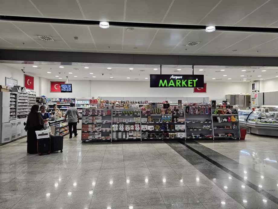 Supermercato nella sala arrivi