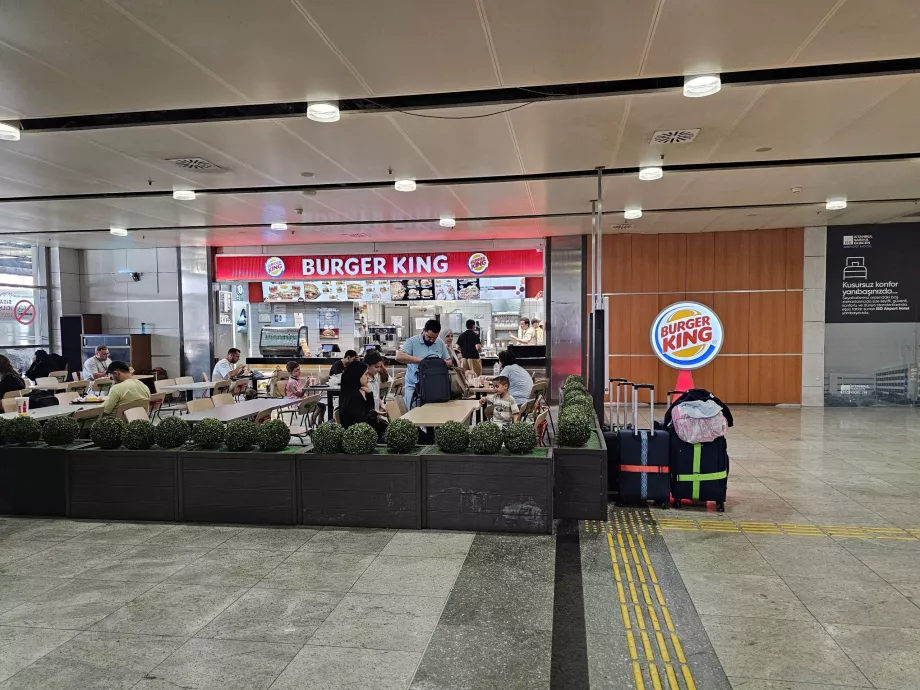 Burger King, area arrivi pubblici