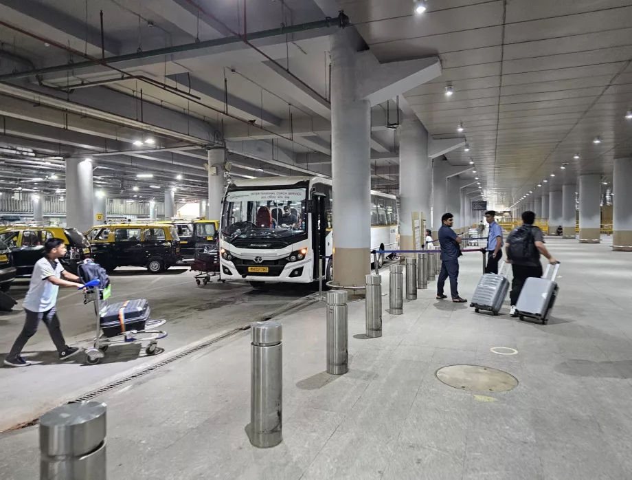 Fermata del bus navetta, Terminal 2