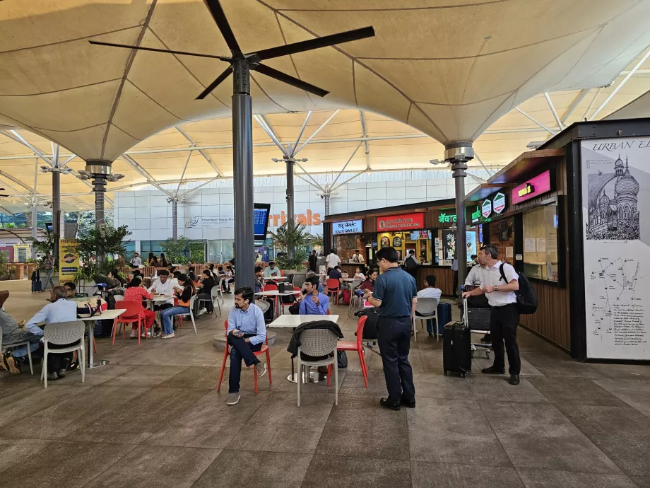 Food Court di fronte al Terminal 1