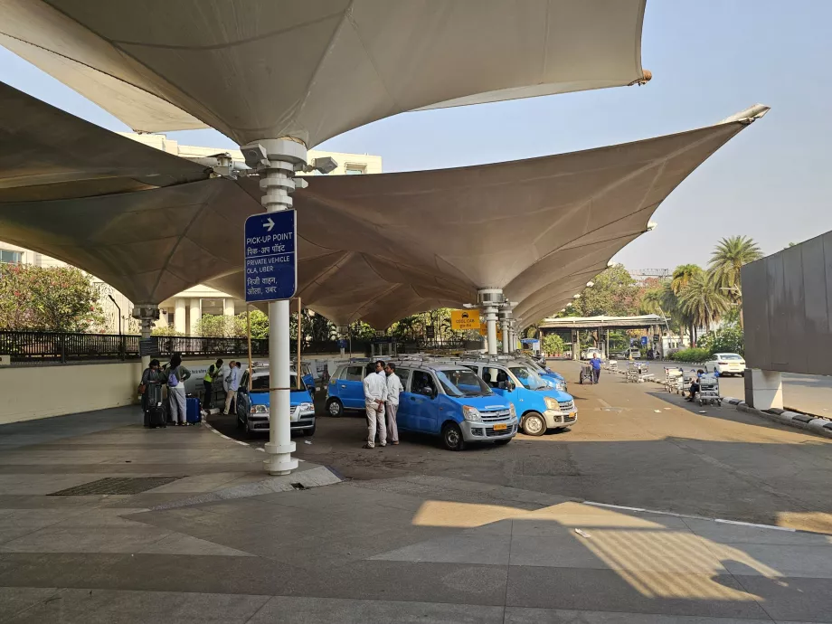 Taxi davanti al Terminal 1