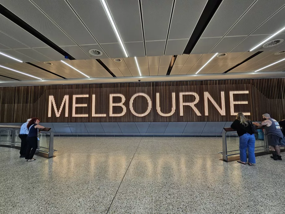 Terminal 2, arrivi