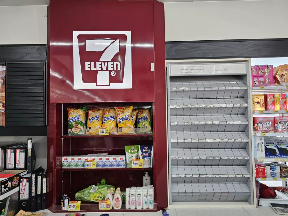 Sigarette: per legge non devono essere visibili.