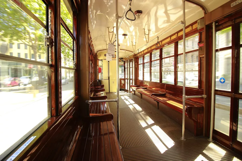 Interno di un tram storico
