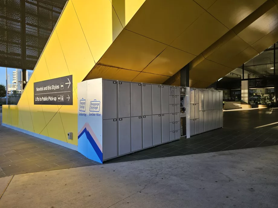 Armadietti per i bagagli nel parcheggio del Terminal 4