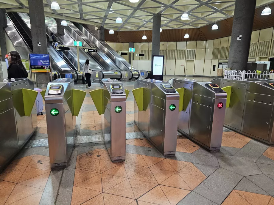 Tornelli all'ingresso della metropolitana