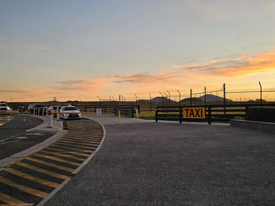 Taxi davanti al terminal