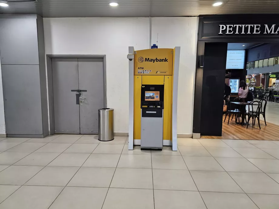 Bancomat nell'area pubblica