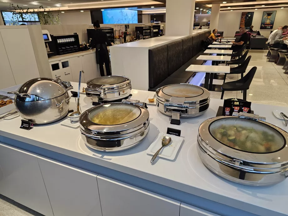 ANZ Lounge, cibo caldo