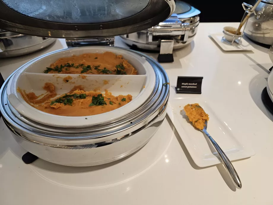 ANZ Lounge, cibo caldo